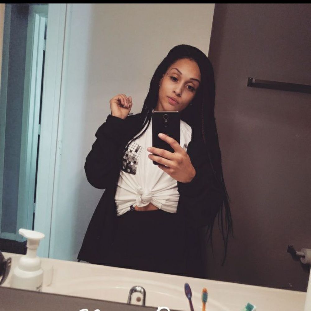 Meet your Posher, Briana